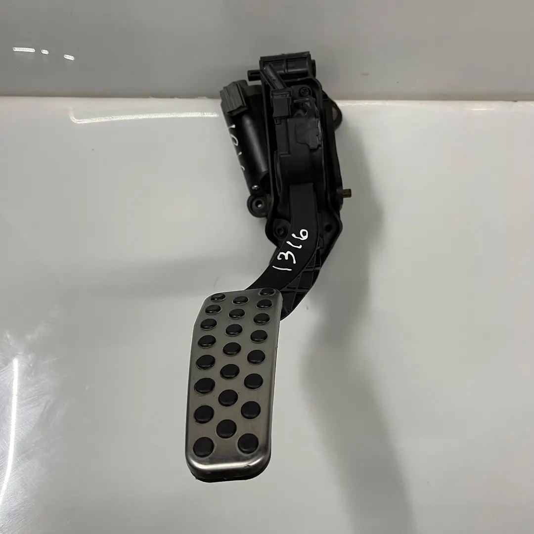 Accelerator pedal - 2014 Dodge Charger SE