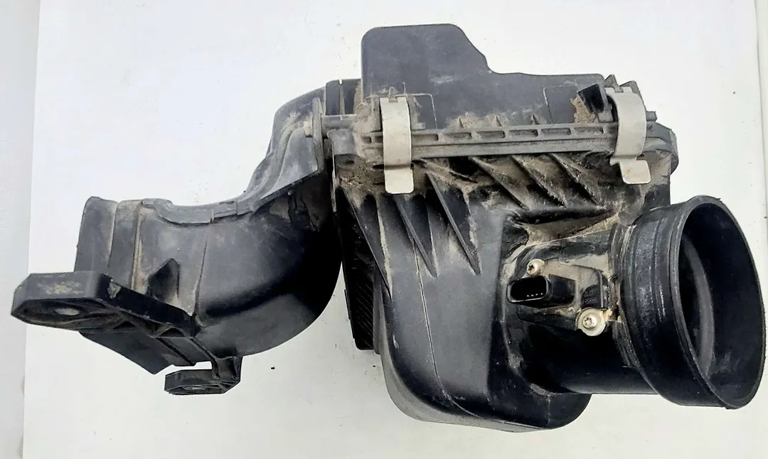 Air cleaner box - 2013 Ford Edge SE