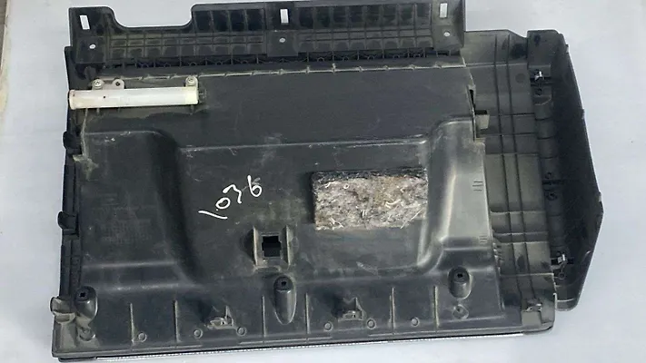 Glove box - 2013 Infiniti QX56