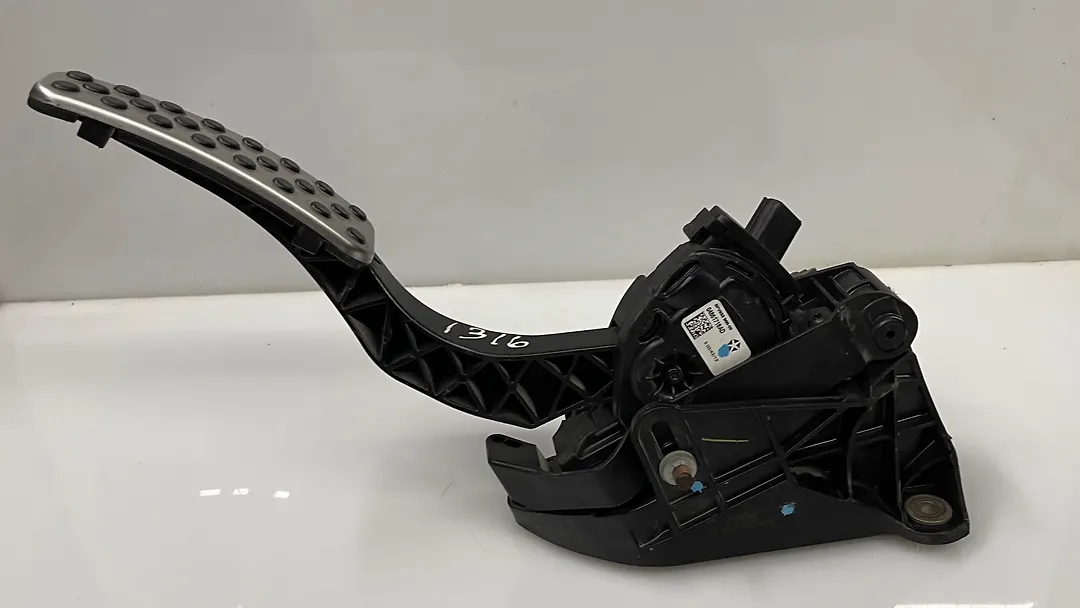 Accelerator pedal - 2014 Dodge Charger SE