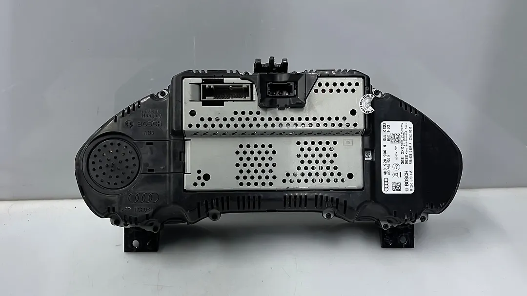 Speedometer - 2015 Audi A8