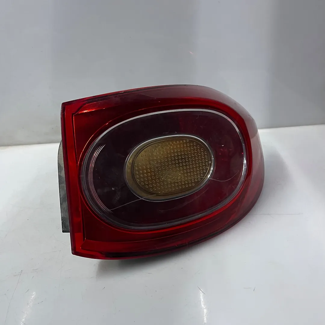 Tail Light (RH) - 2011 Volkswagen Tiguan