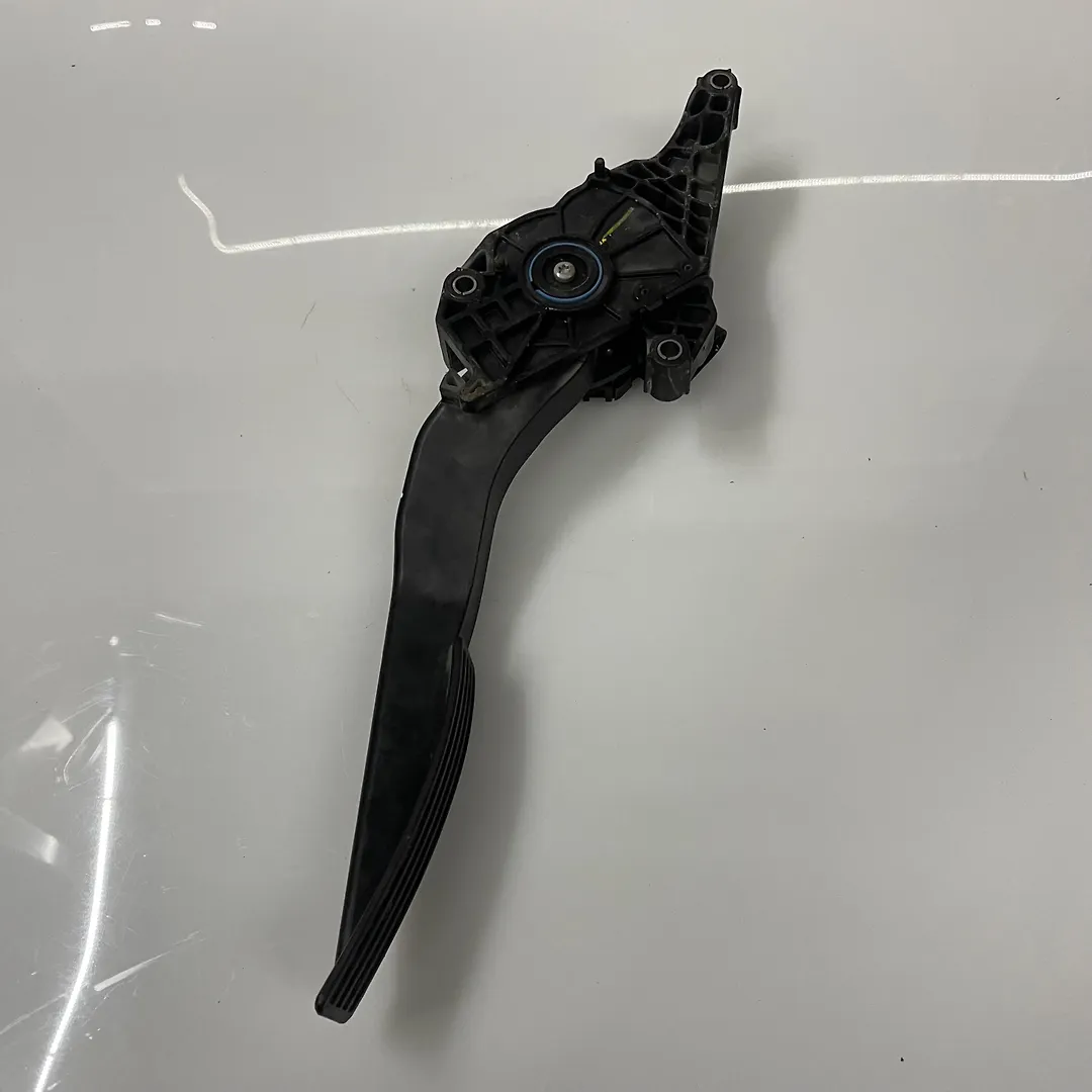 Accelerator pedal - 2011 GMC Acadia