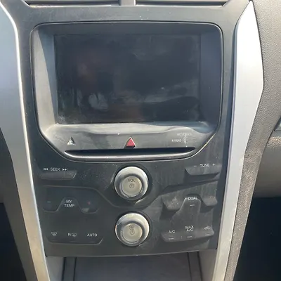 Info-gps-tv screen - 2013 Ford Explorer XLT