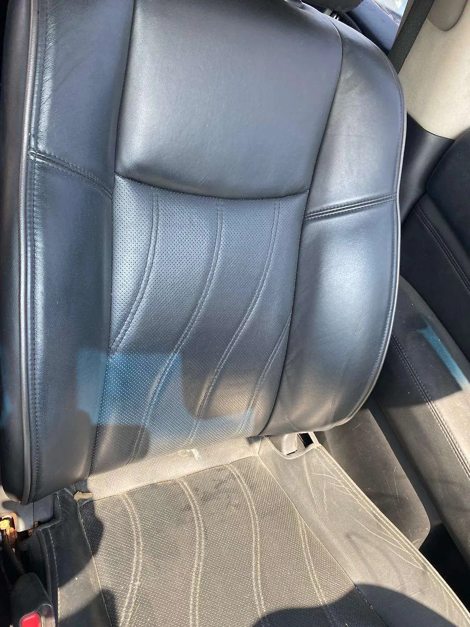 Front Seat (LHS) - 2015 Infiniti QX60