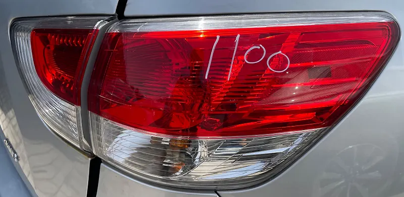 Tail Light (RH) - 2014 Nissan Pathfinder SE 3.5i