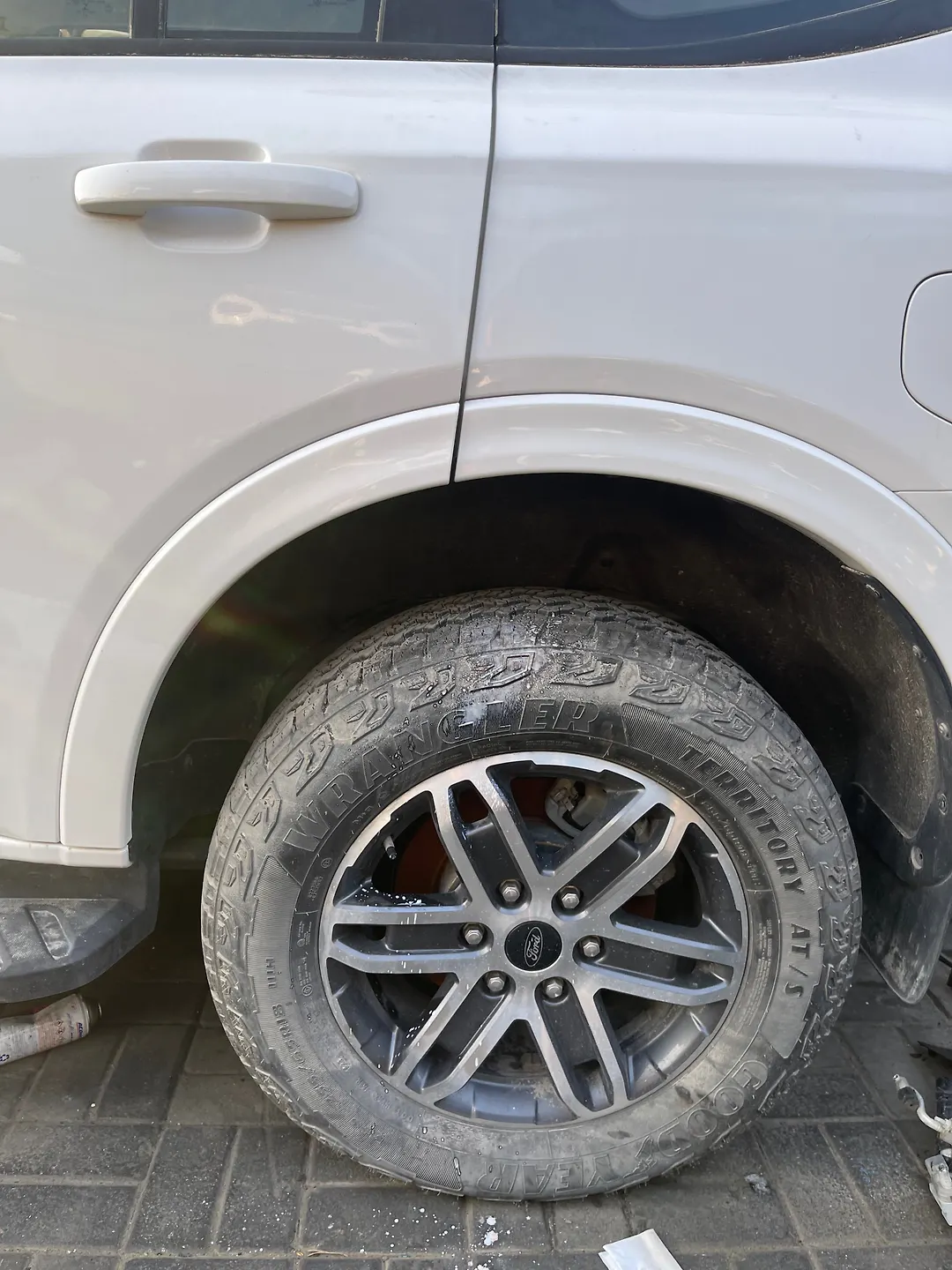 Fender moulding (LHB) - 2024 Ford Everest