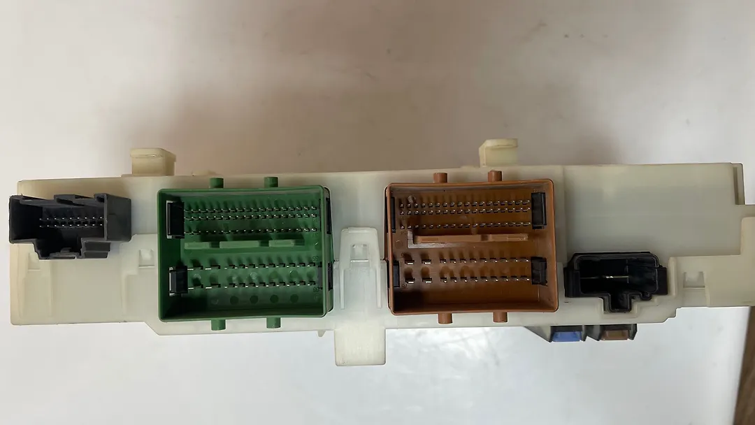 Fuse box - 2011 Land Rover LR2