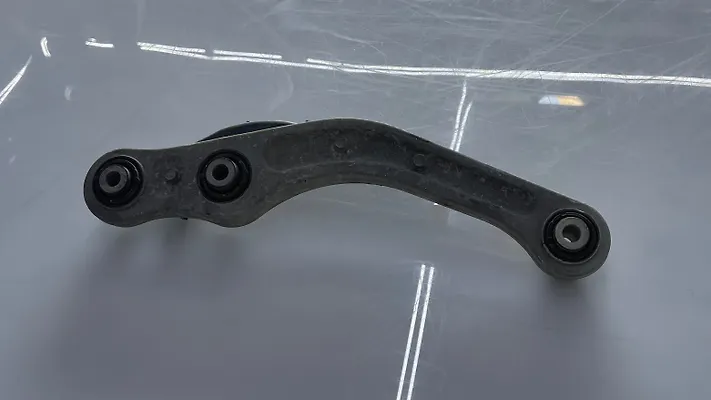 Lower arm (RH) - 2003 Audi A8