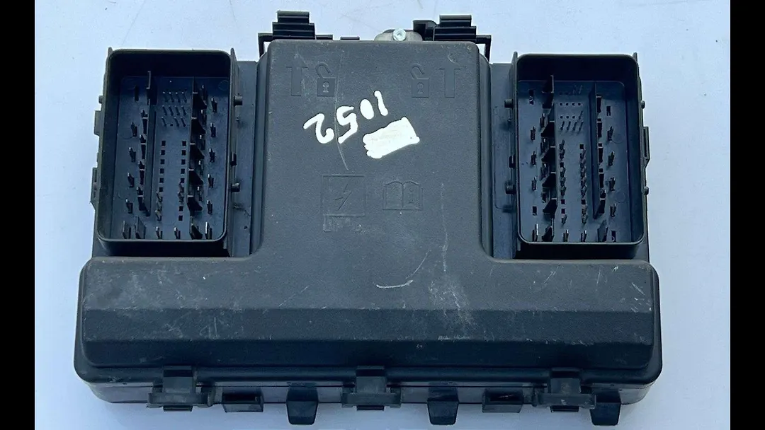 Fuse box - 2017 Lincoln MKX