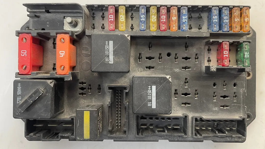 Rear Fuse Box - 2008 Land Rover RANGE ROVER VOGUE