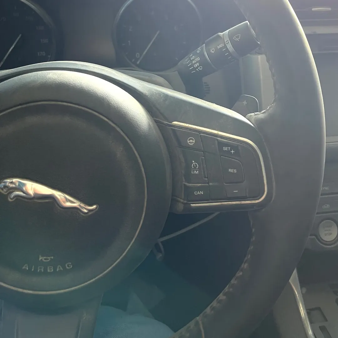 Steering wheel - 2016 Jaguar XF
