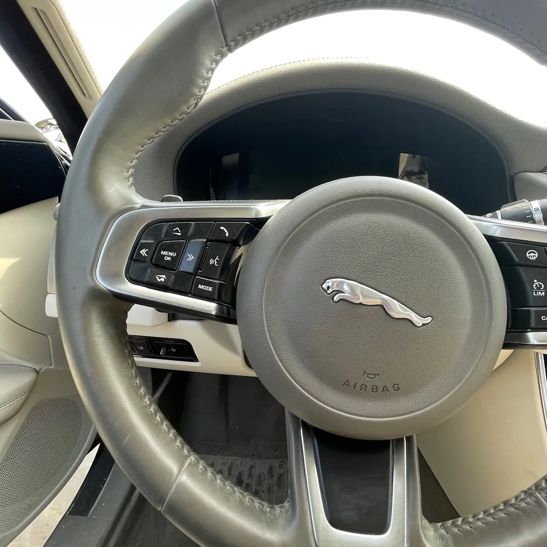 Steering wheel - 2020 Jaguar XF PRESTIGE
