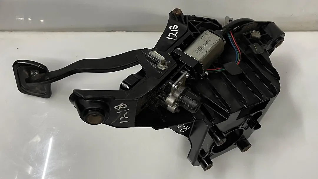 Pedal brake/clutch - 2016 Ford Explorer