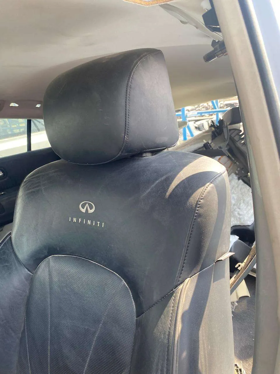 Front Seat (LHS) - 2011 Infiniti QX56