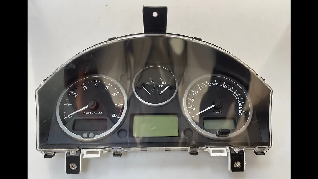 Speedometer - 2011 Land Rover LR2