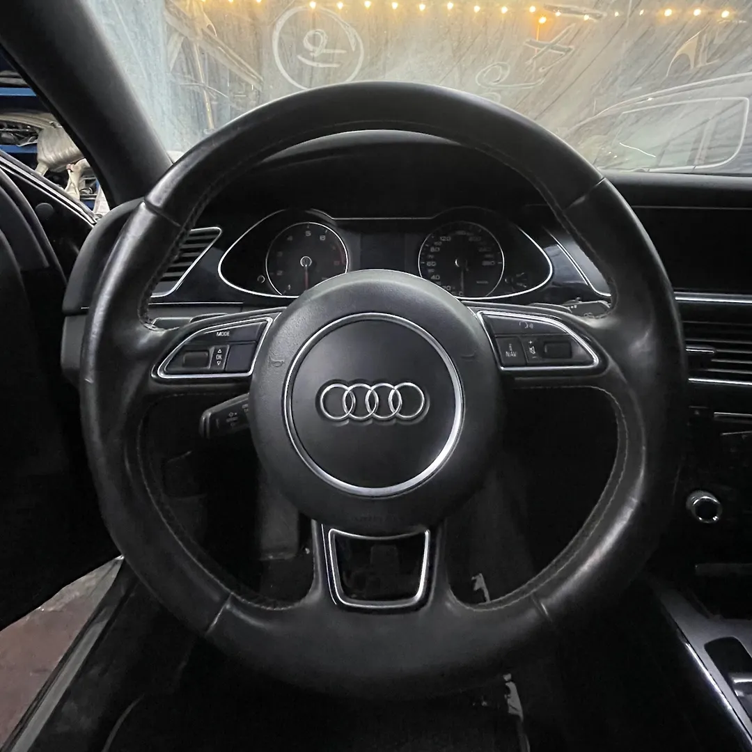 Steering wheel - 2015 Audi A4 Quattro