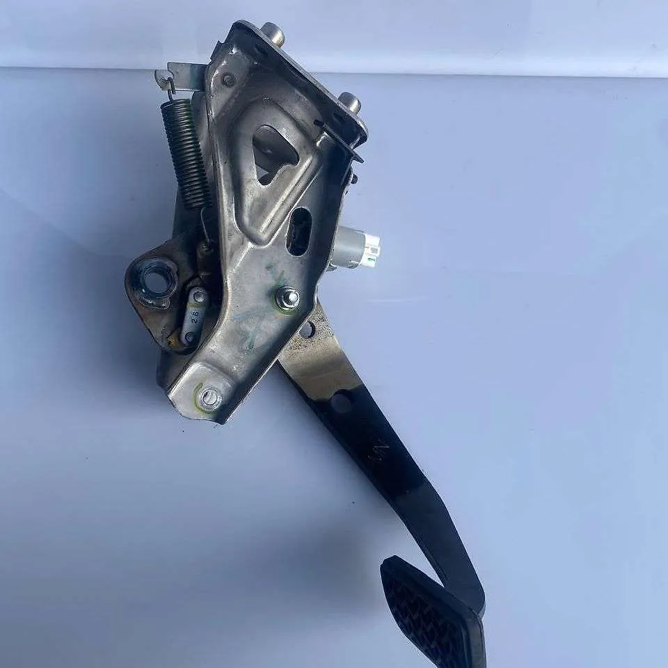 Pedal brake/clutch - 2021 Toyota Tacoma SR5