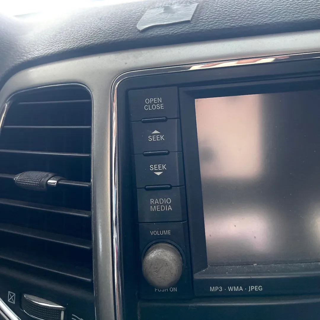 Info-gps-tv screen - 2013 Jeep GRAND CHEROOKE