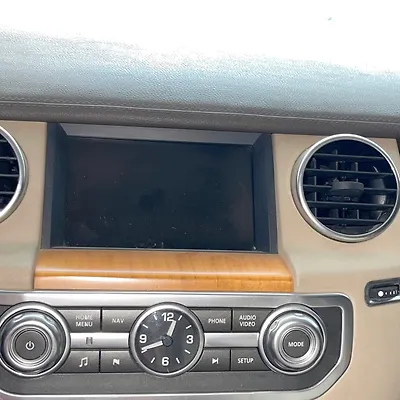 Info-gps-tv screen - 2015 Land Rover LR4