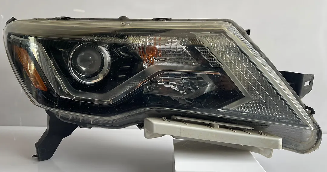 Headlight (RH) - 2016 Nissan Pathfinder