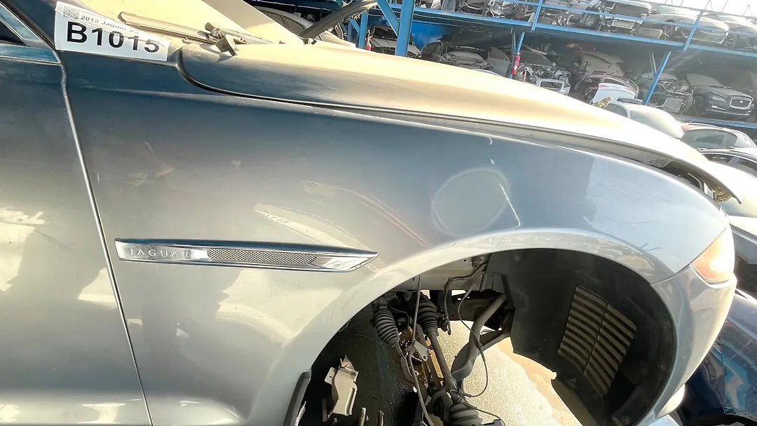 Fender (LHF) - 2013 Jaguar XJ