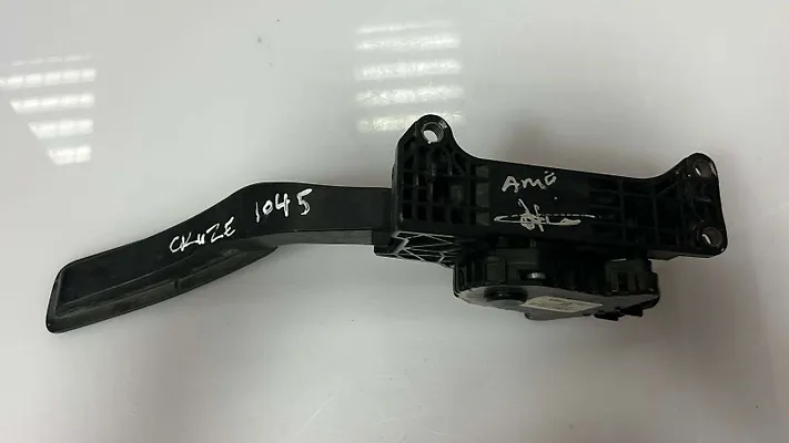 Accelerator pedal - 2018 Chevrolet Cruze