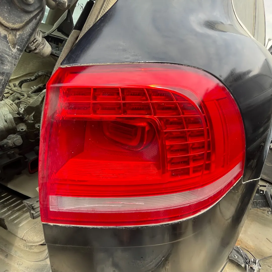 Tail Light (RH) - 2016 Volkswagen Touareg