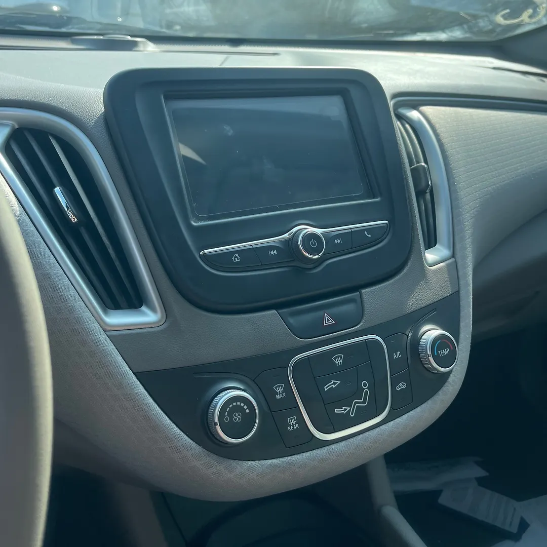 Info-gps-tv screen - 2018 Chevrolet Malibu