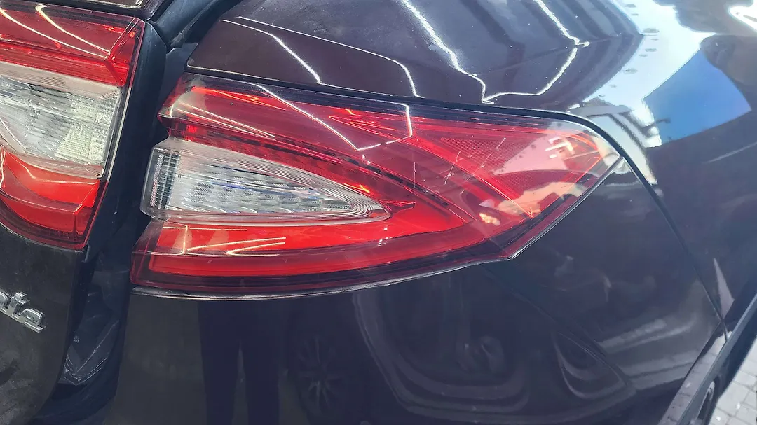 Tail Light (RH) - 2017 Maserati Levante