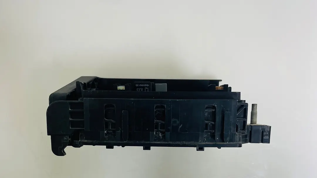 Fuse box - 2019 Cadillac XT4 Premium Luxury FWD