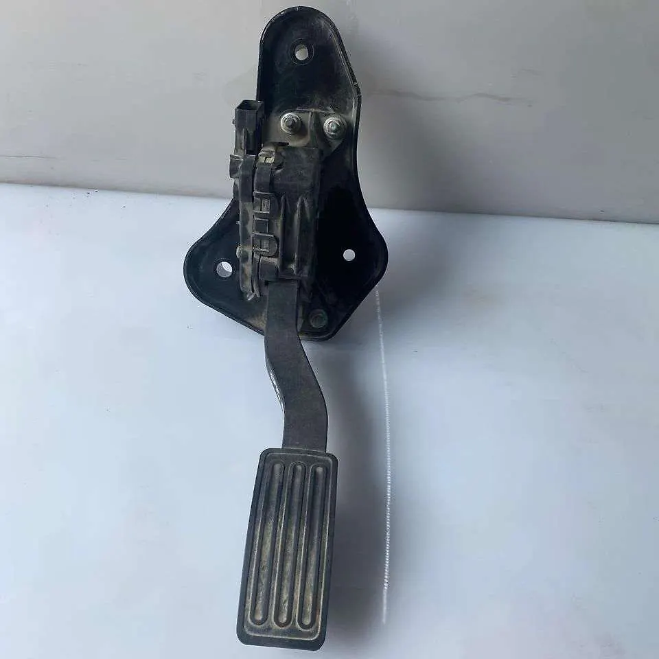 Accelerator pedal - 2011 Infiniti QX56