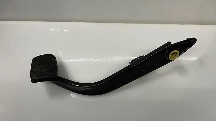 Pedal brake/clutch - 2014 Chevrolet Sonic
