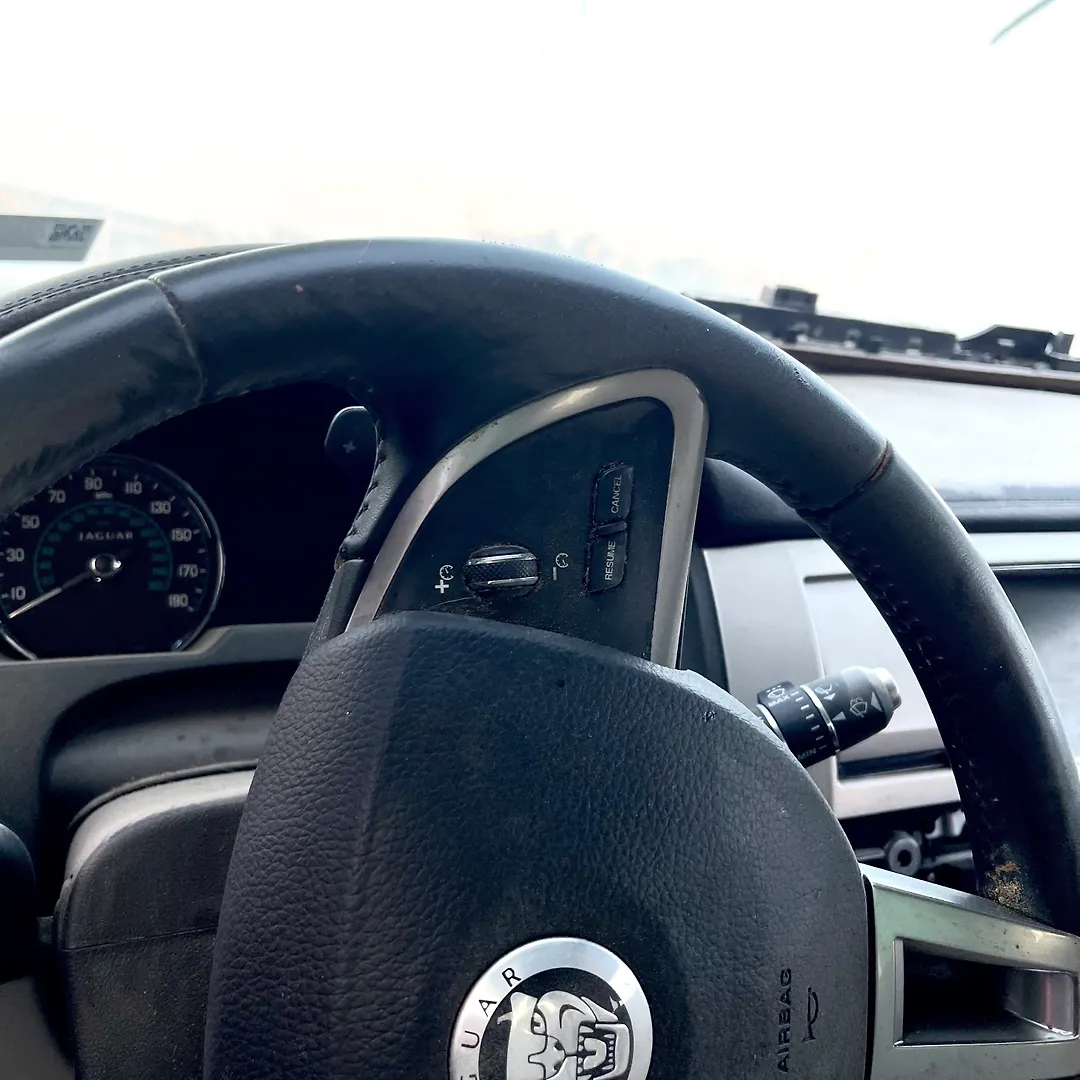 Steering wheel - 2013 Jaguar XF