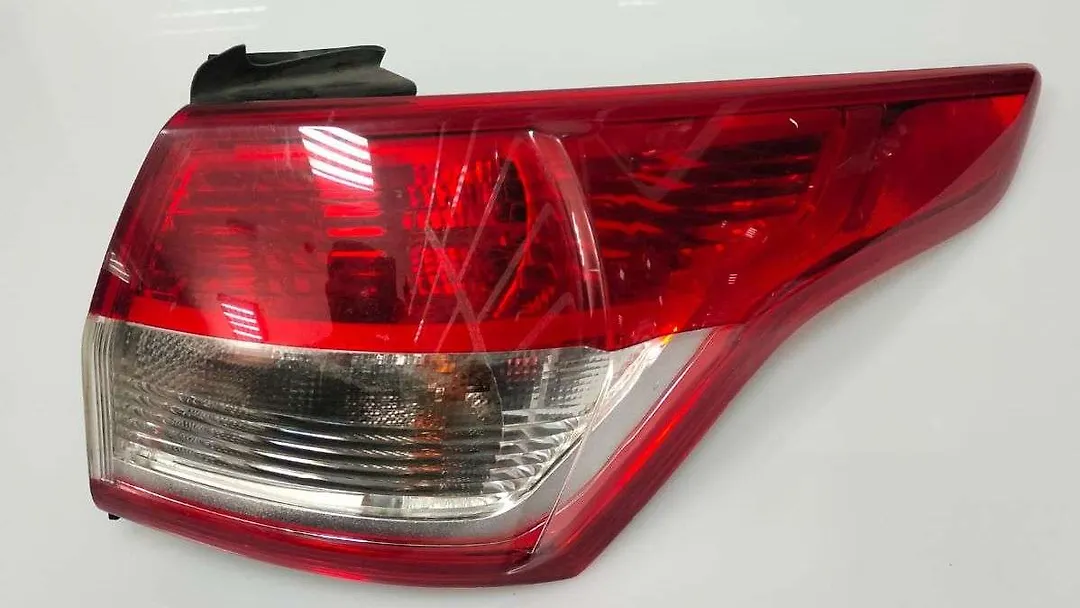 Tail Light (RH) - 2015 Ford Escape