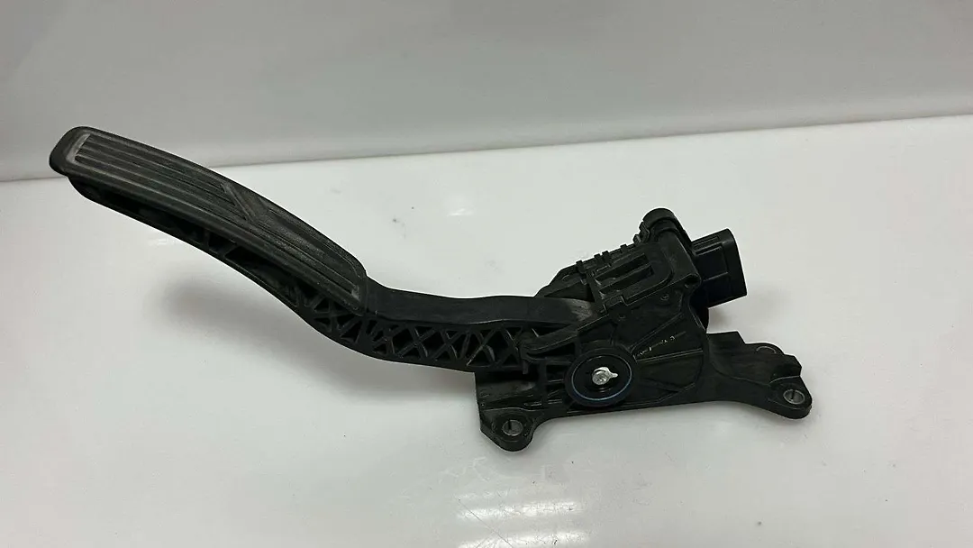 Accelerator pedal - 2018 Chevrolet Cruze