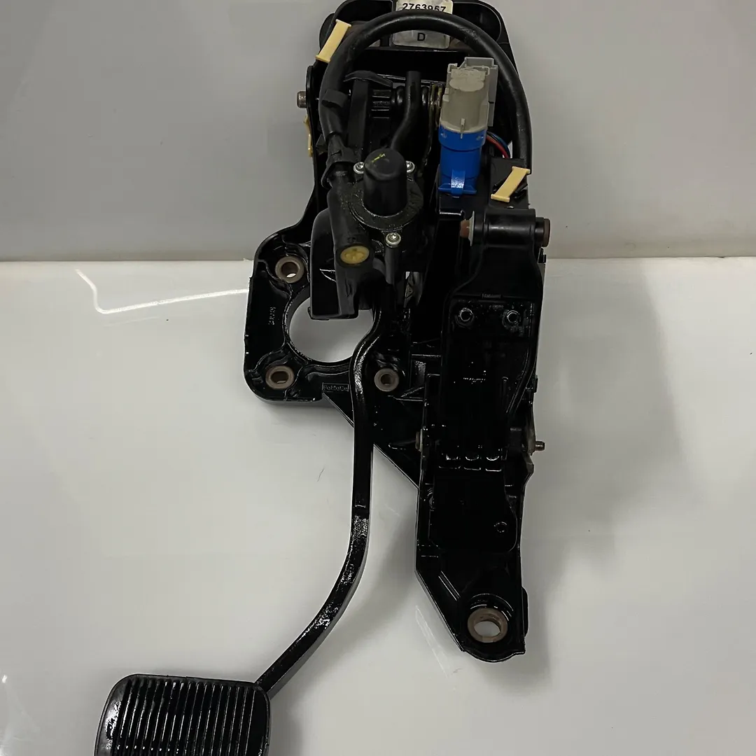 Pedal brake/clutch - 2017 Ford Explorer