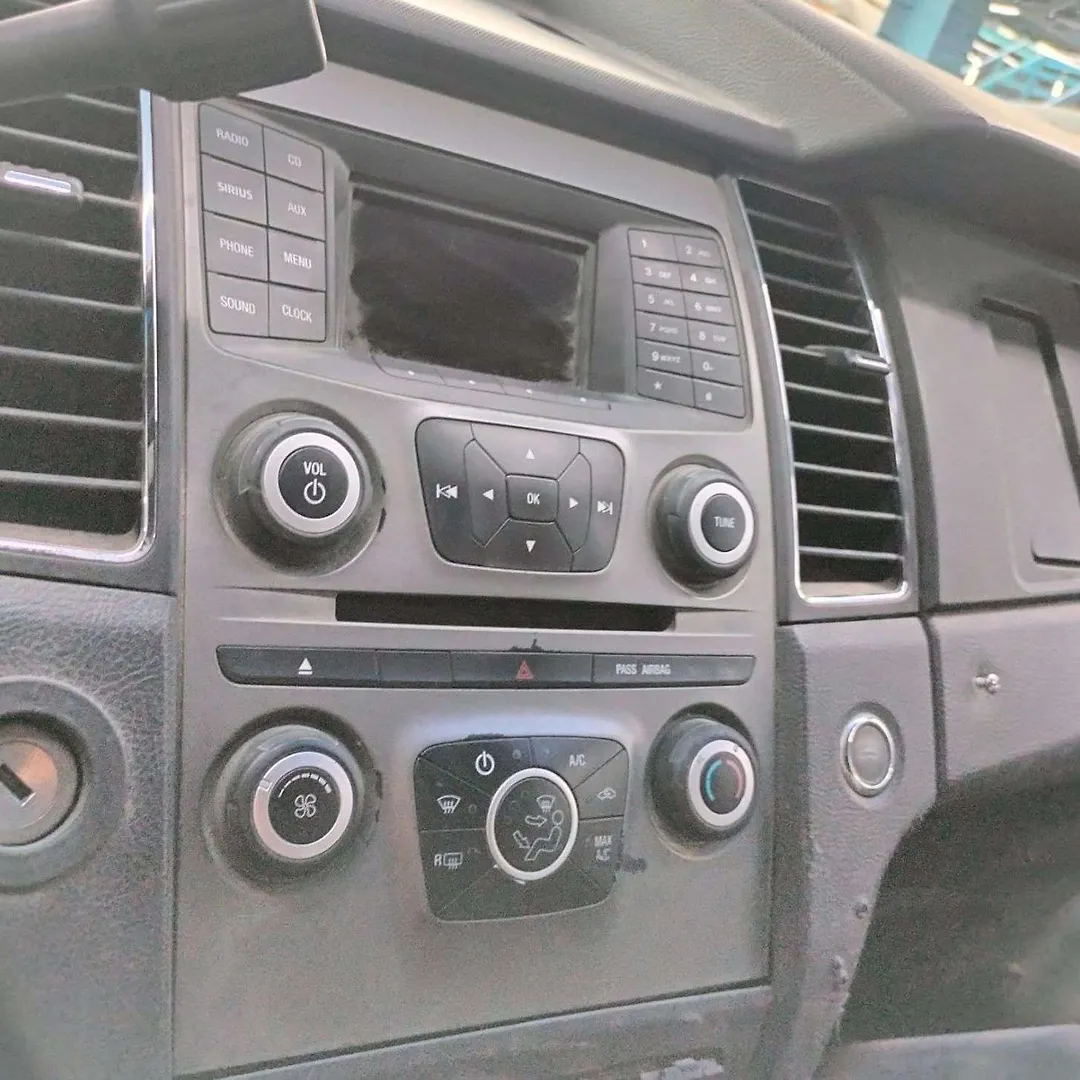 Info-gps-tv screen - 2014 Ford Taurus