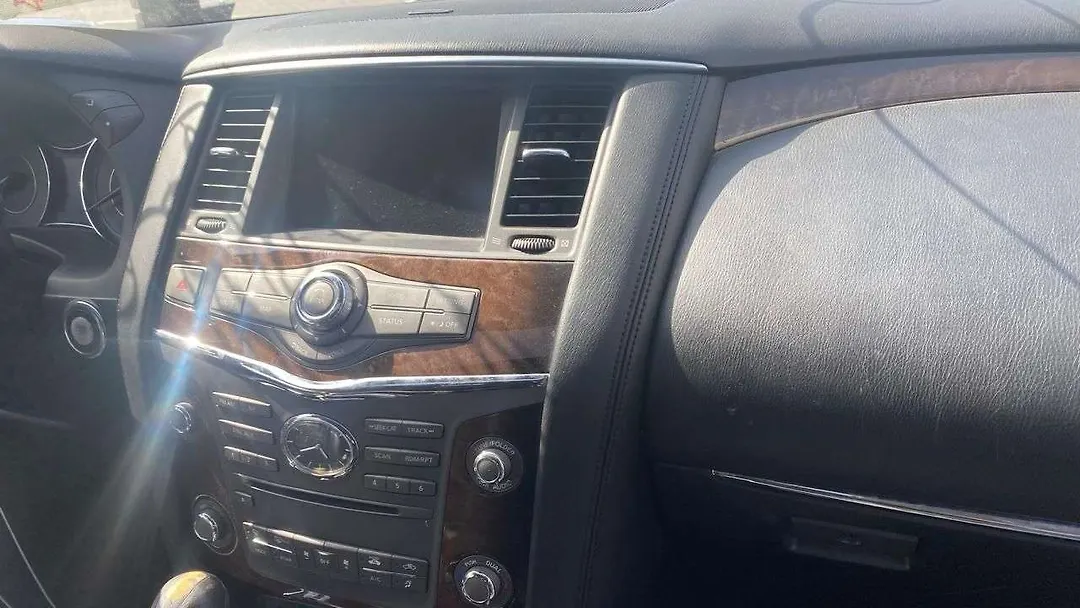 Dashboard  - 2011 Infiniti QX56
