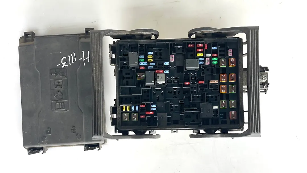 Fuse box - 2015 Cadillac Escalade ESV LUXURY