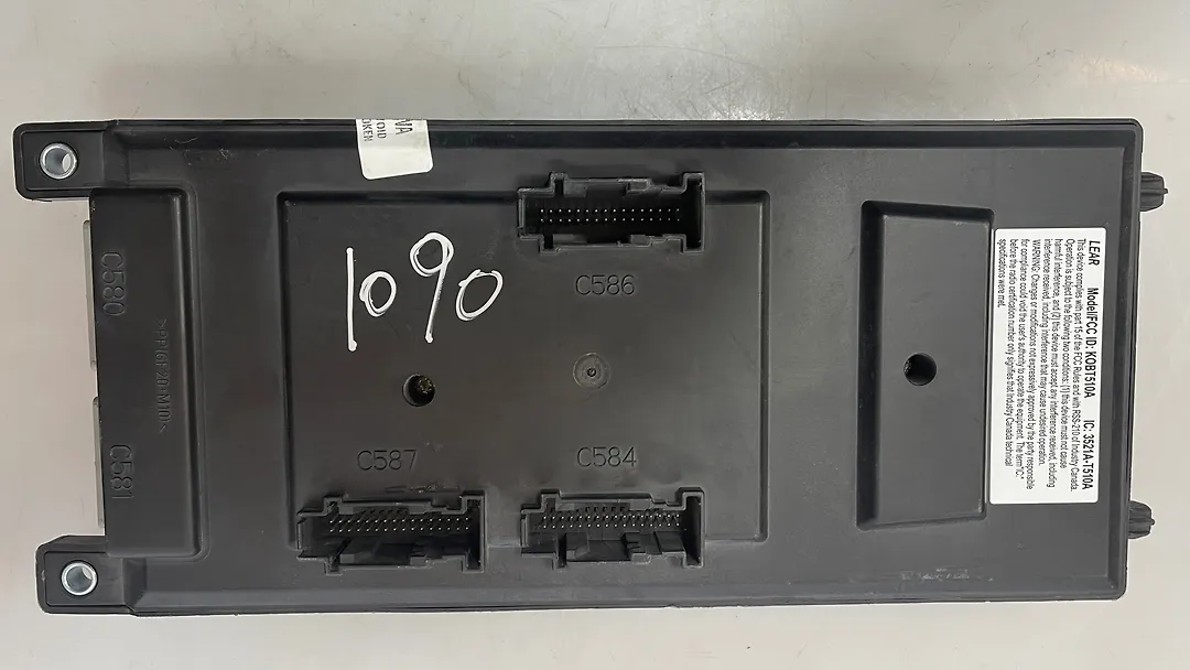Fuse box - 2016 Land Rover DISCOVERY SPORT