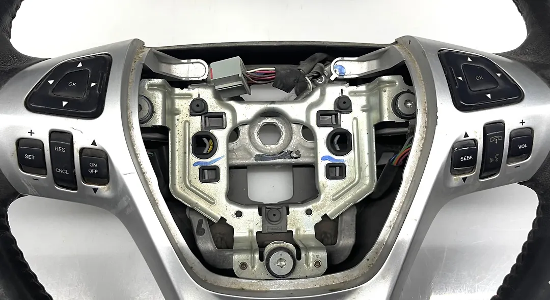 Steering wheel - 2011 Ford Explorer