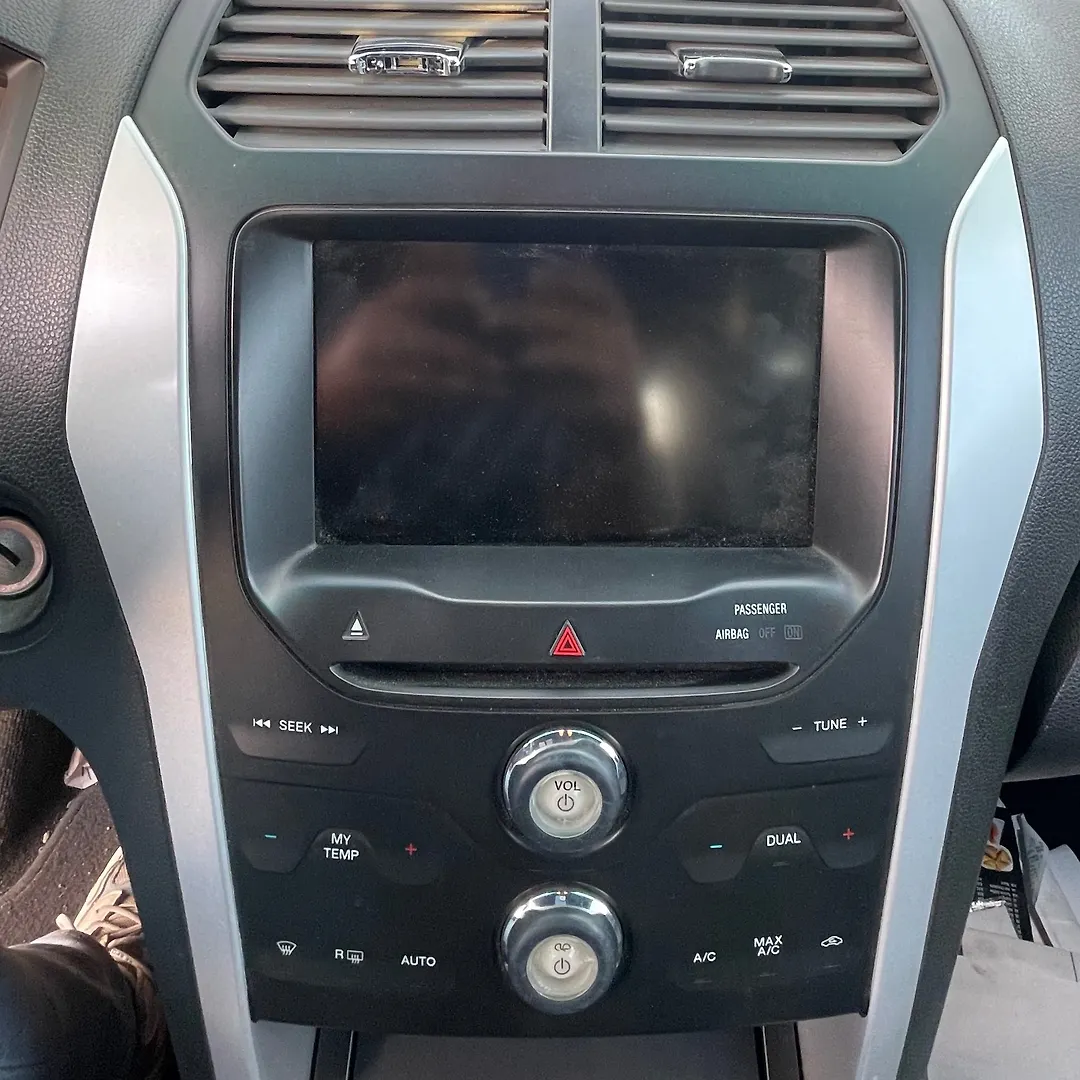 Info-gps-tv screen - 2014 Ford Explorer XLT