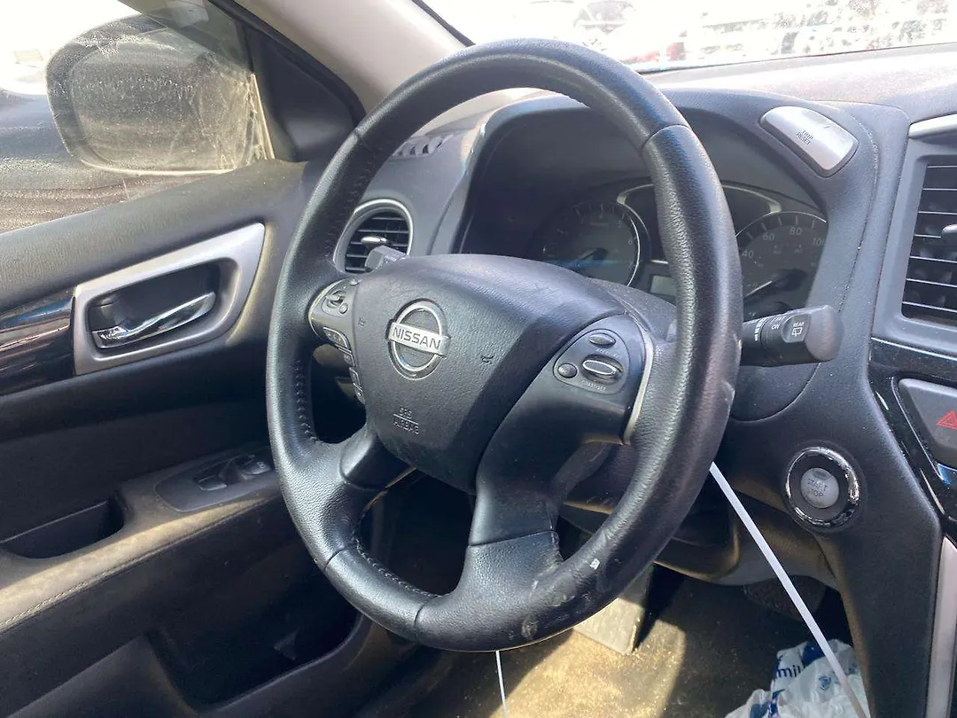 Steering wheel - 2013 Nissan Pathfinder