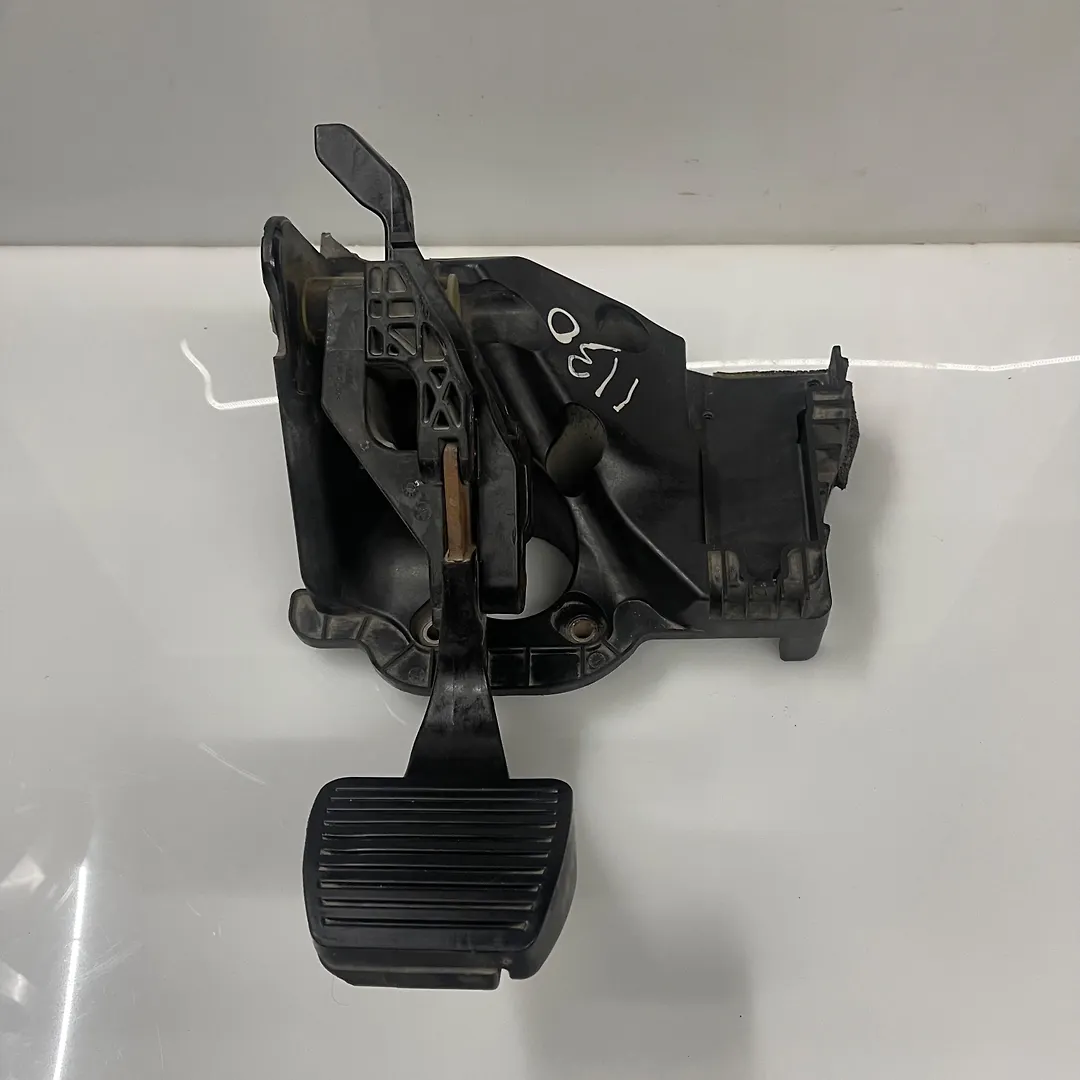Pedal brake/clutch - 2018 Jeep Compass Longitude