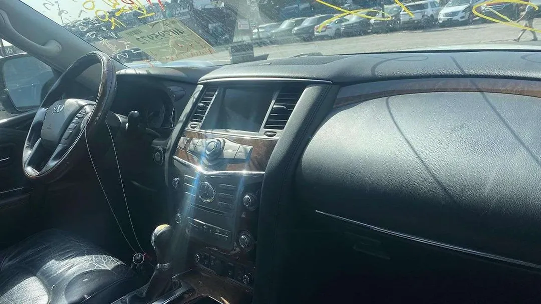 Dashboard  - 2011 Infiniti QX56