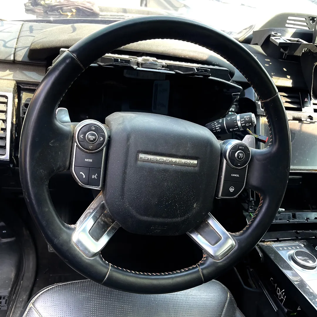Steering wheel - 2018 Land Rover DISCOVERY HSE Luxury