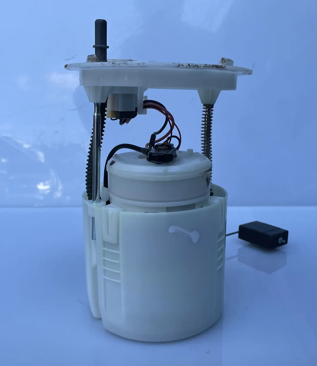 Fuel pump - 2018 Lincoln Continental Livery