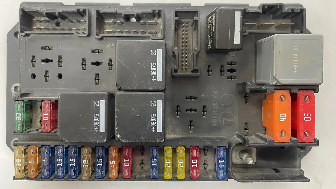Fuse box engine - 2006 Land Rover RANGE ROVER VOGUE