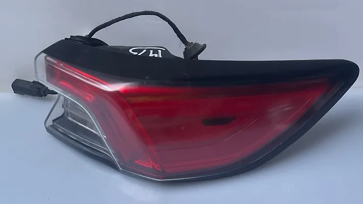 Tail Light (RH) - 2022 Ford Escape